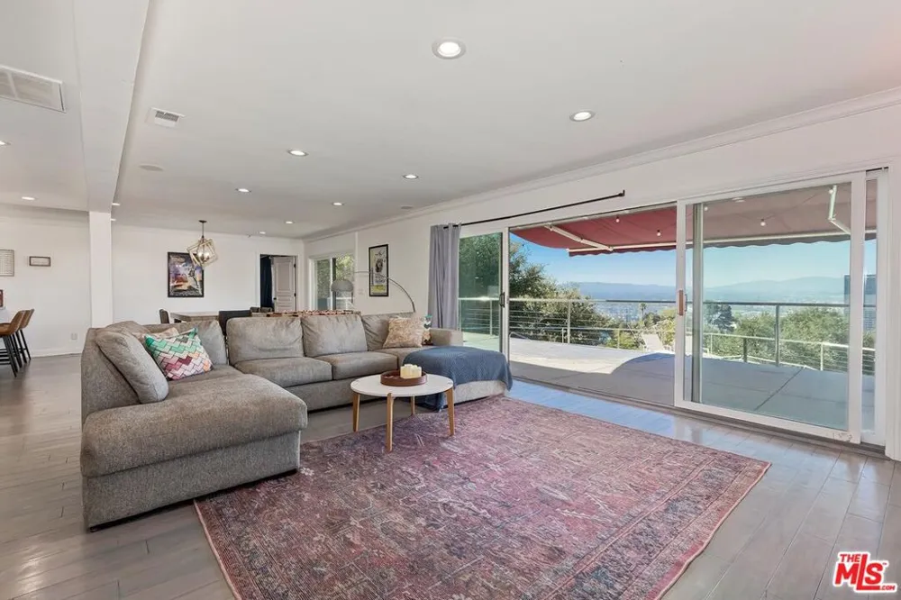 3201 Bonnie Hill Drive Los Angeles, CA 90068