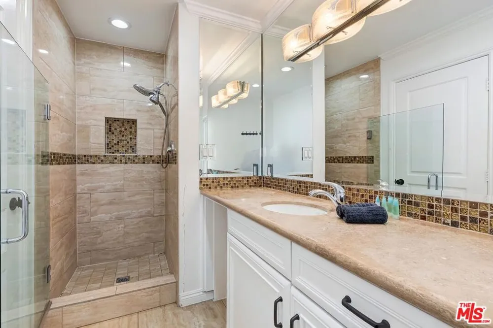 3201 Bonnie Hill Drive Los Angeles, CA 90068
