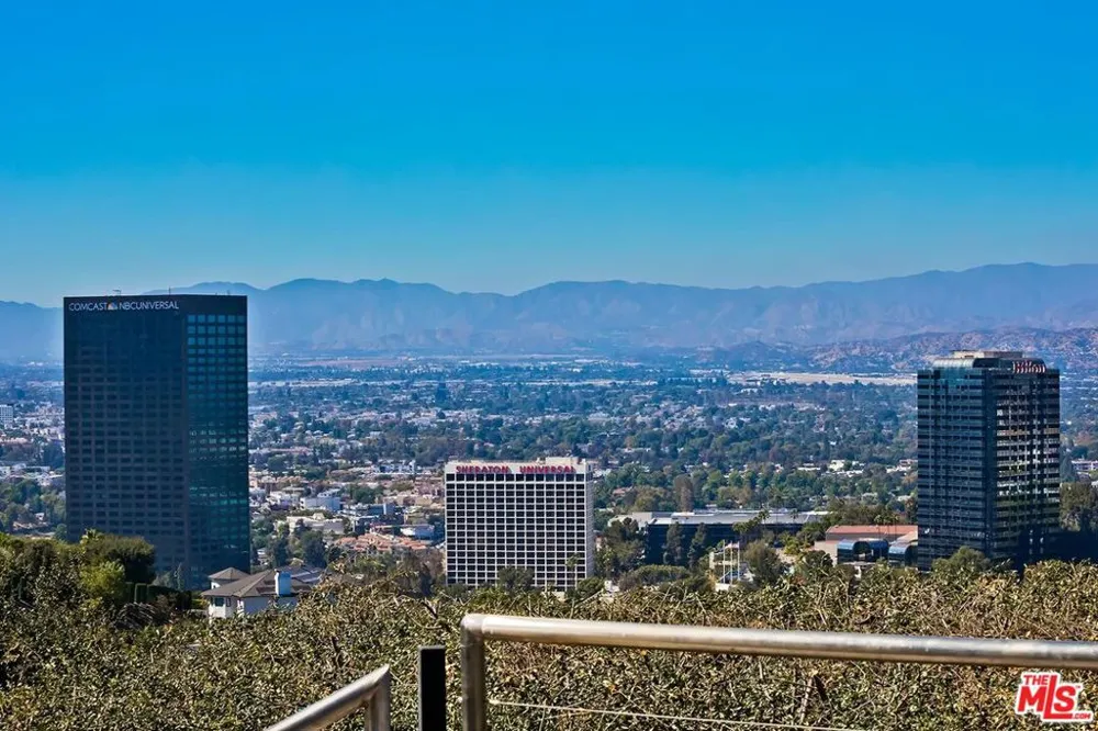 3201 Bonnie Hill Drive Los Angeles, CA 90068