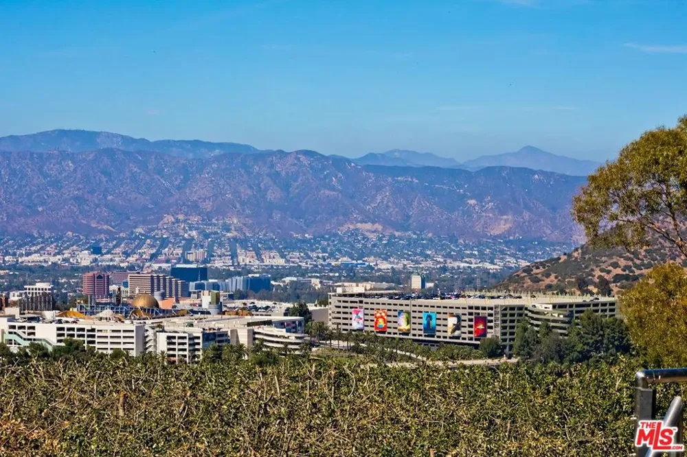 3201 Bonnie Hill Drive Los Angeles, CA 90068