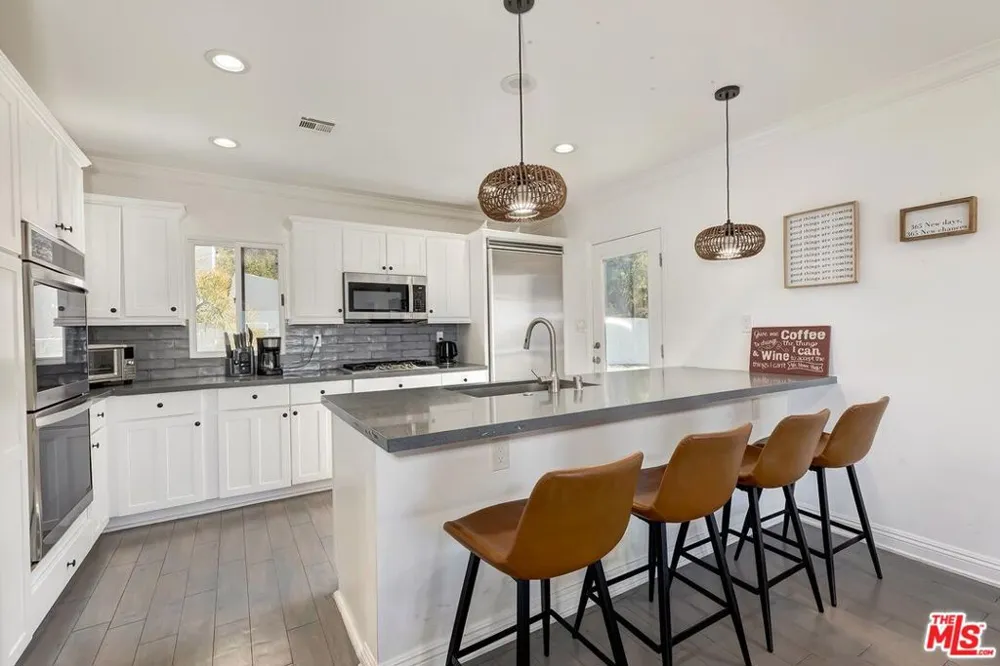 3201 Bonnie Hill Drive Los Angeles, CA 90068
