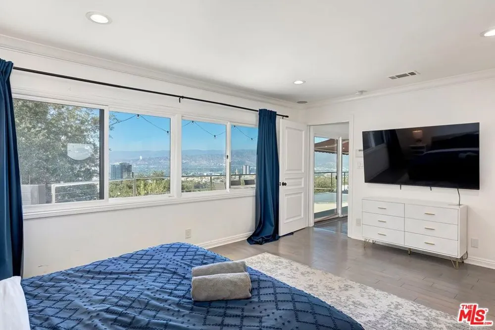 3201 Bonnie Hill Drive Los Angeles, CA 90068