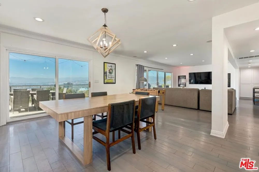 3201 Bonnie Hill Drive Los Angeles, CA 90068
