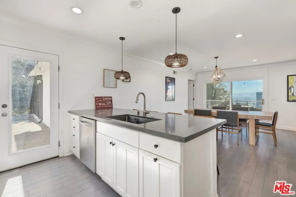 3201 Bonnie Hill Drive Los Angeles, CA 90068