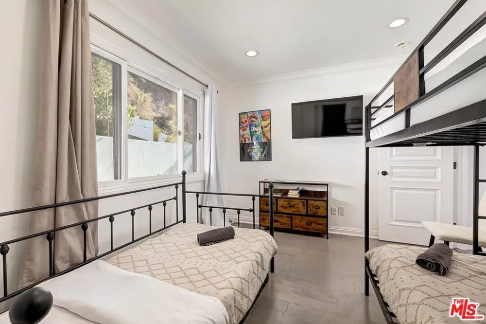 3201 Bonnie Hill Drive Los Angeles, CA 90068