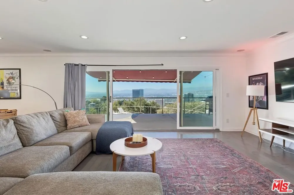 3201 Bonnie Hill Drive Los Angeles, CA 90068