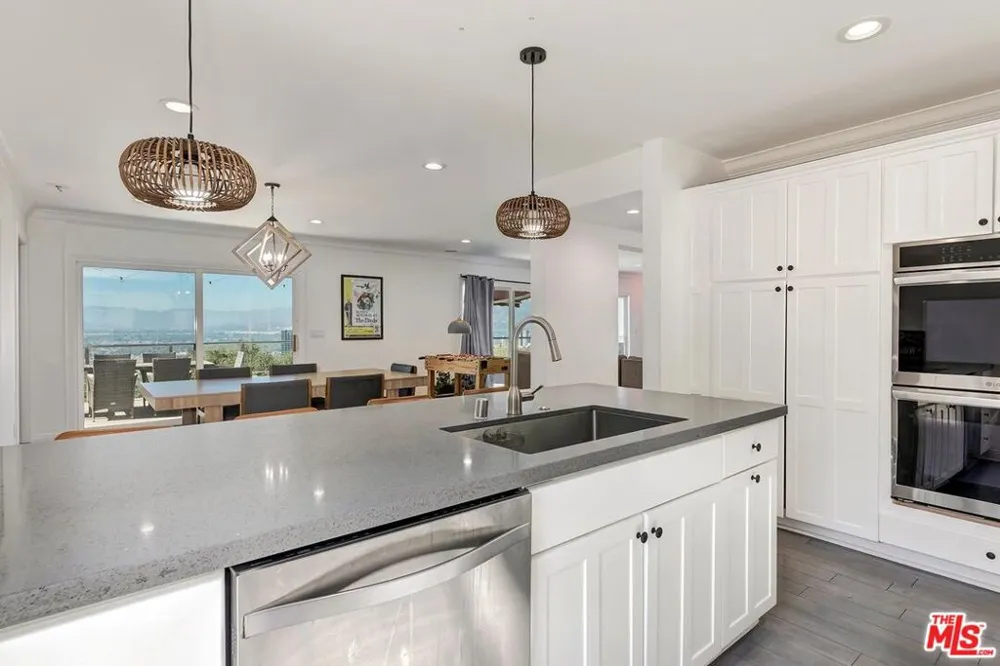 3201 Bonnie Hill Drive Los Angeles, CA 90068