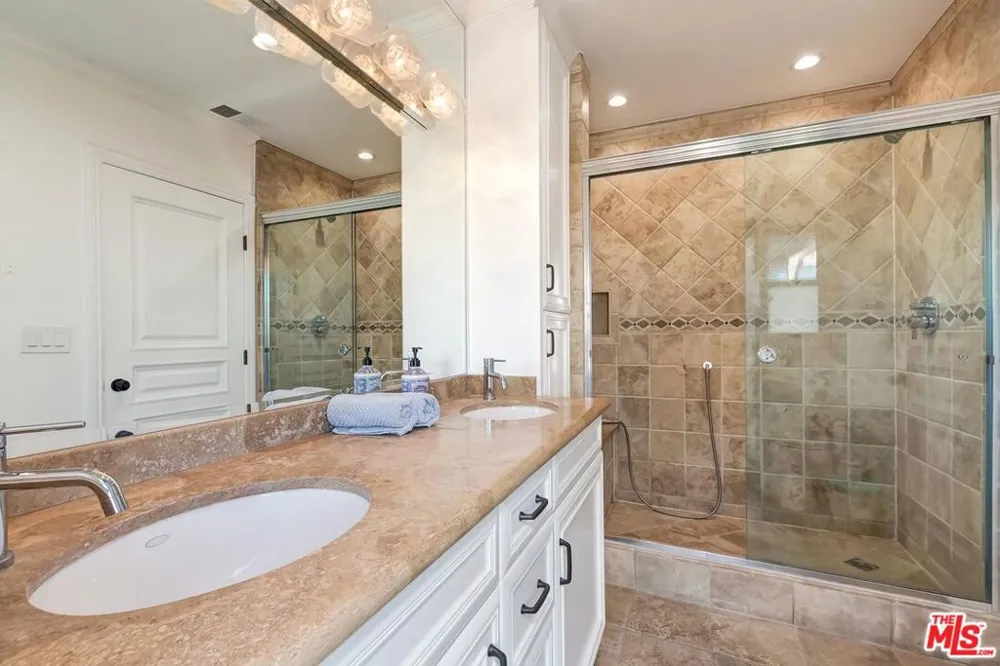 3201 Bonnie Hill Drive Los Angeles, CA 90068