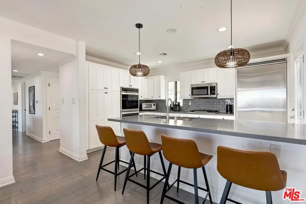 3201 Bonnie Hill Drive Los Angeles, CA 90068