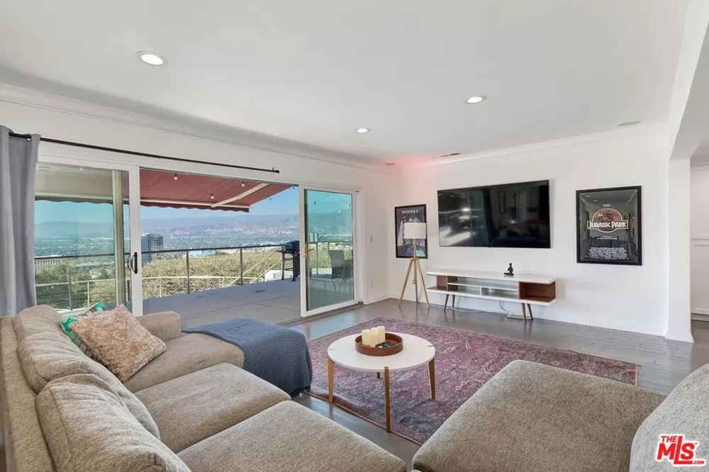 3201 Bonnie Hill Drive Los Angeles, CA 90068
