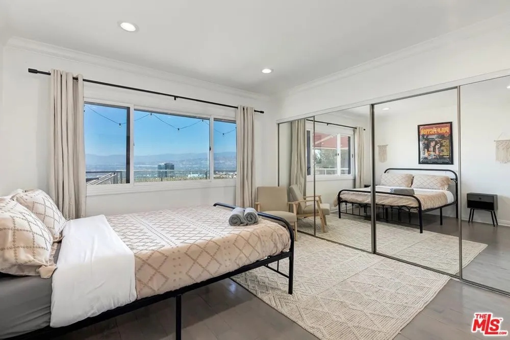 3201 Bonnie Hill Drive Los Angeles, CA 90068