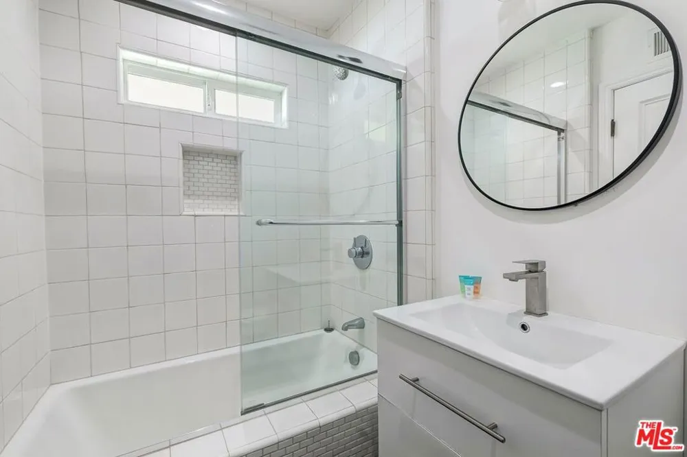 3201 Bonnie Hill Drive Los Angeles, CA 90068