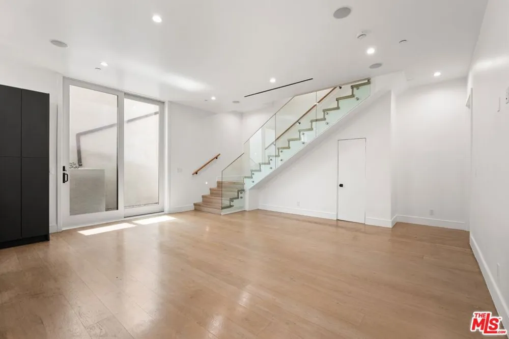 730 Indiana Avenue Los Angeles, CA 90291