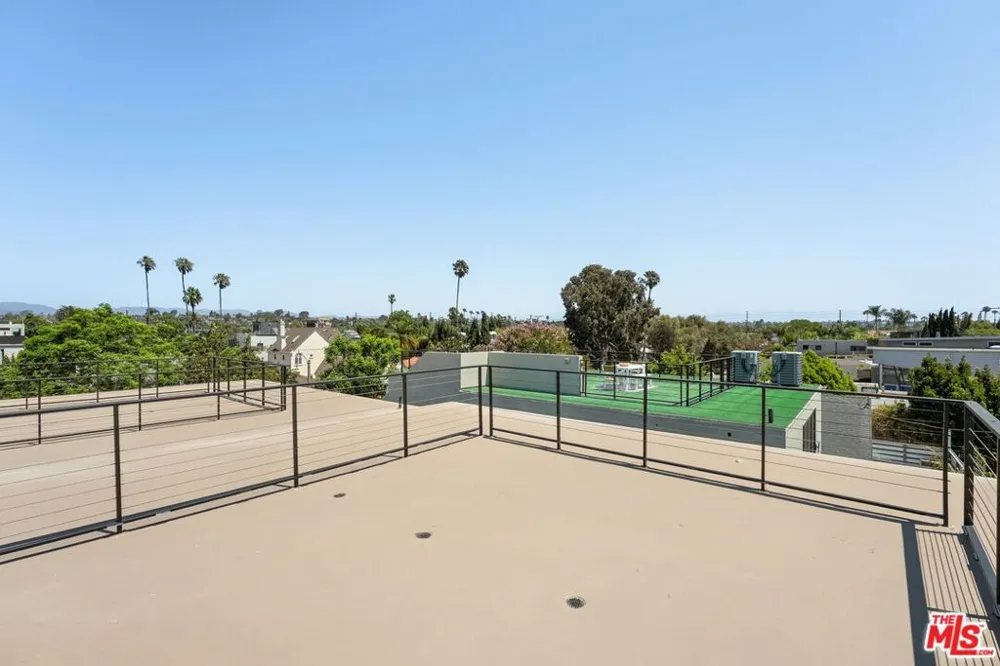 730 Indiana Avenue Los Angeles, CA 90291