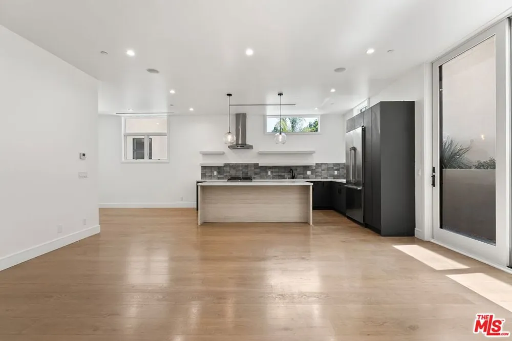 730 Indiana Avenue Los Angeles, CA 90291