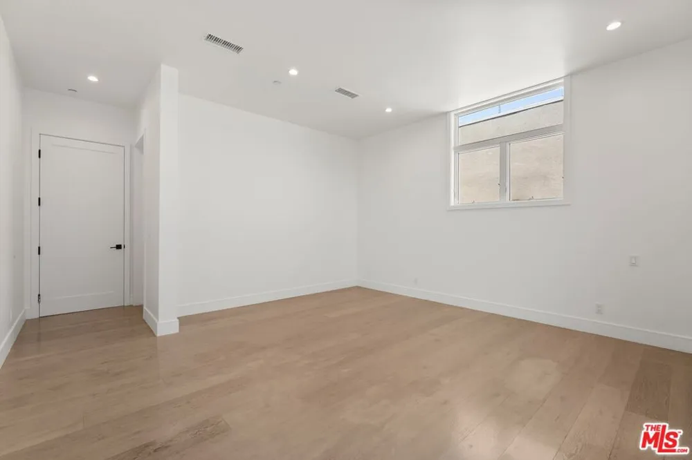 730 Indiana Avenue Los Angeles, CA 90291