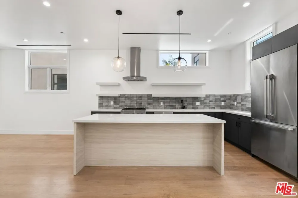 730 Indiana Avenue Los Angeles, CA 90291