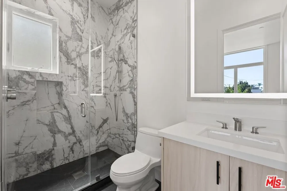 730 Indiana Avenue Los Angeles, CA 90291