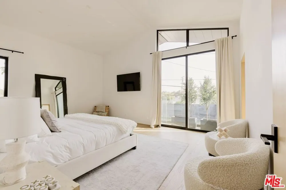 9064 Harland Avenue West Hollywood, CA 90069
