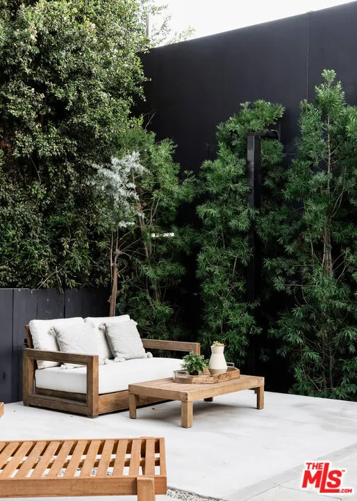 9064 Harland Avenue West Hollywood, CA 90069
