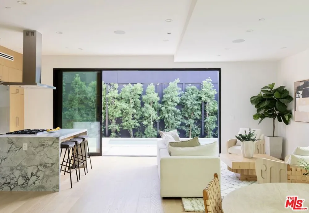 9064 Harland Avenue West Hollywood, CA 90069