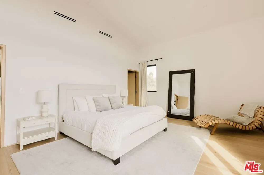 9064 Harland Avenue West Hollywood, CA 90069