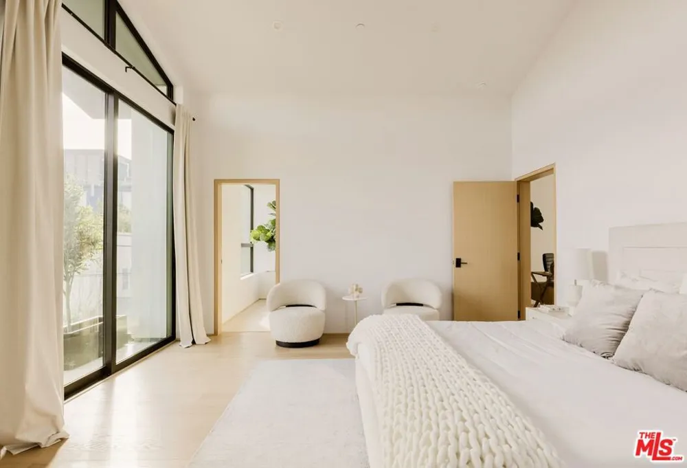 9064 Harland Avenue West Hollywood, CA 90069