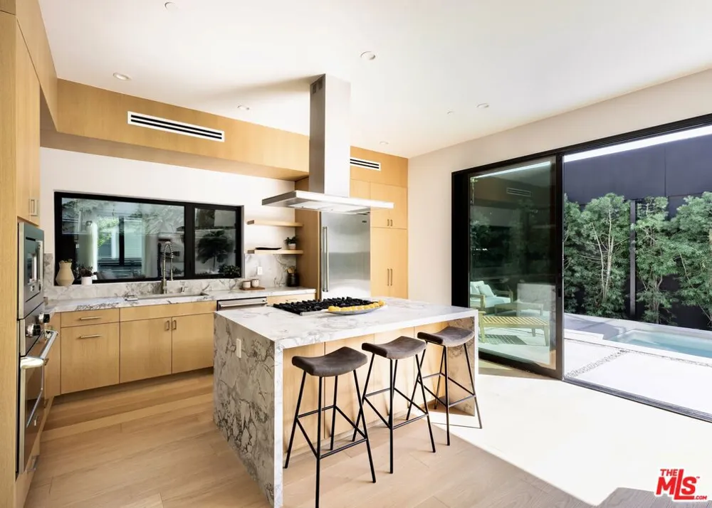 9064 Harland Avenue West Hollywood, CA 90069