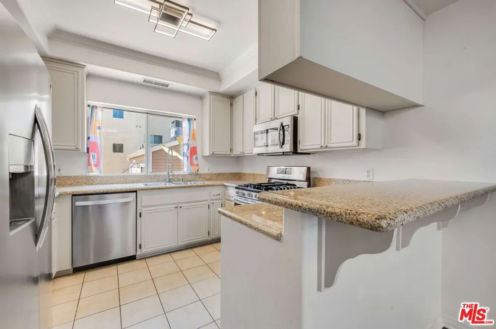 10924 Bloomfield Street #7 Los Angeles, CA 91602