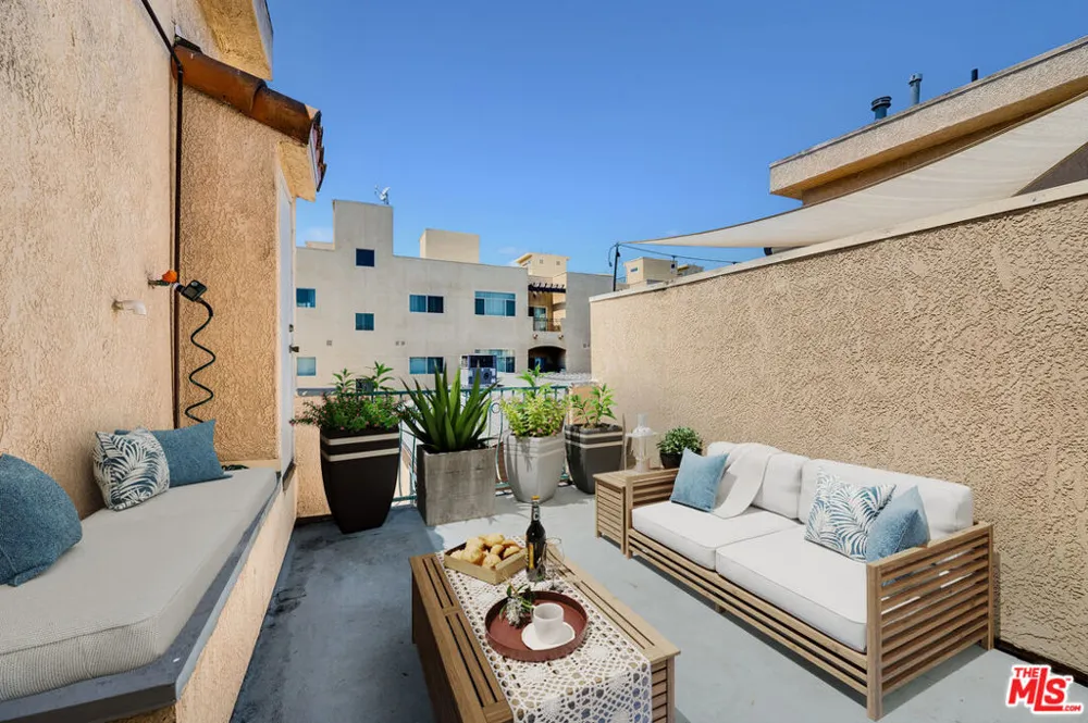 10924 Bloomfield Street #7 Los Angeles, CA 91602