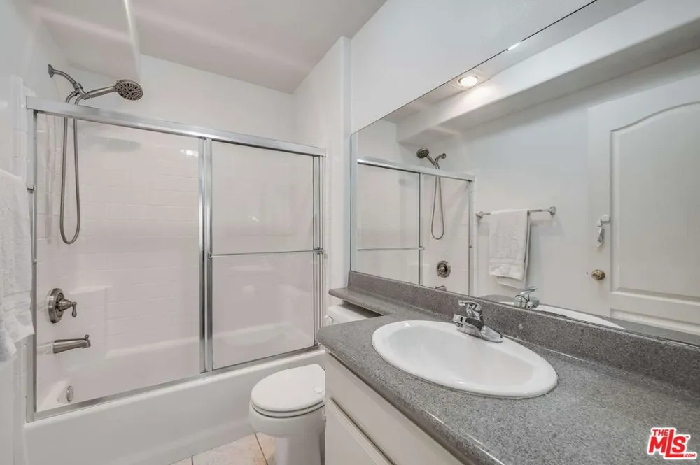 10924 Bloomfield Street #7 Los Angeles, CA 91602