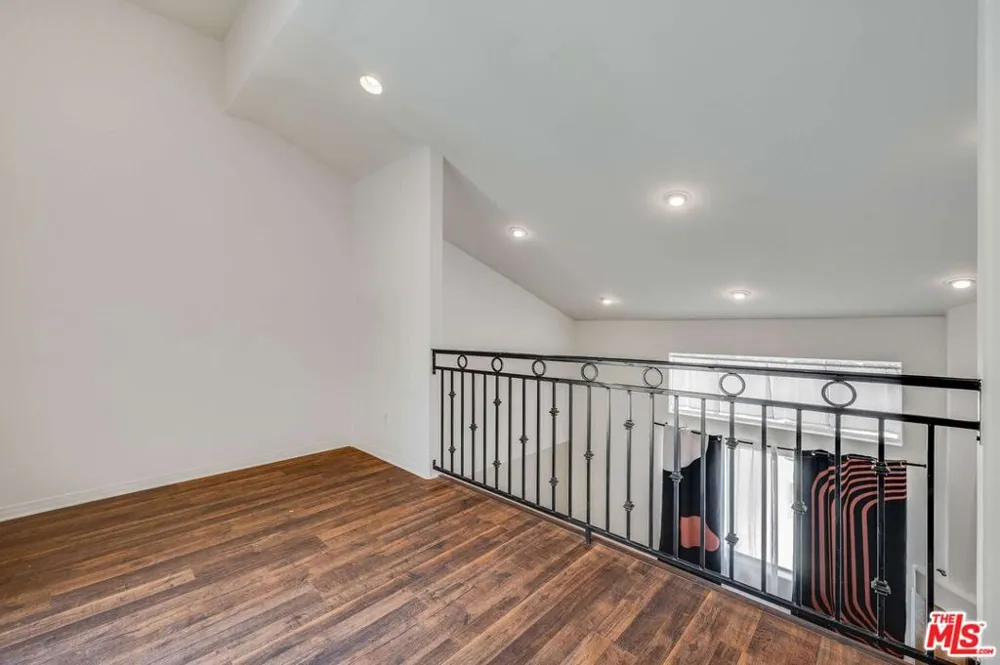 10924 Bloomfield Street #7 Los Angeles, CA 91602