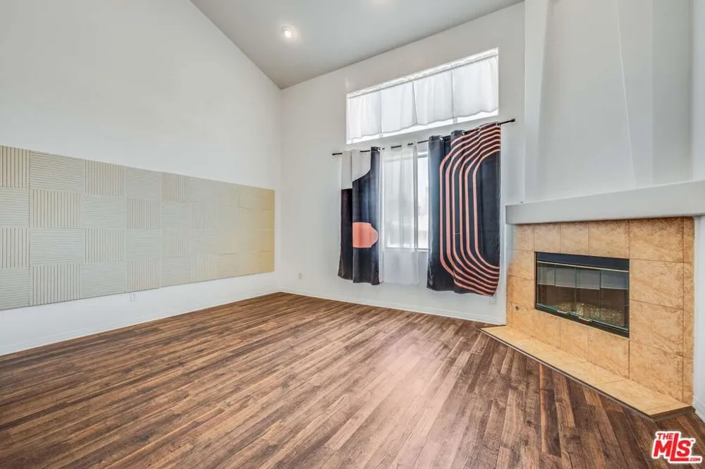 10924 Bloomfield Street #7 Los Angeles, CA 91602