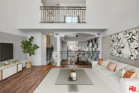 10924 Bloomfield Street #7