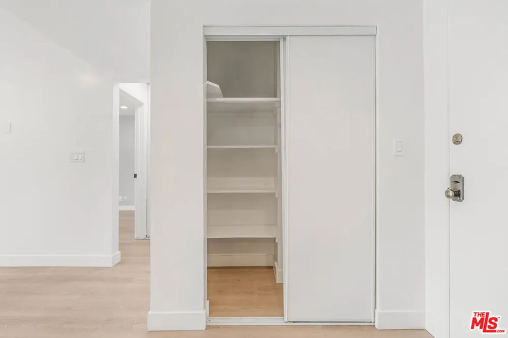 6275 Canterbury Drive #210 Culver City, CA 90230