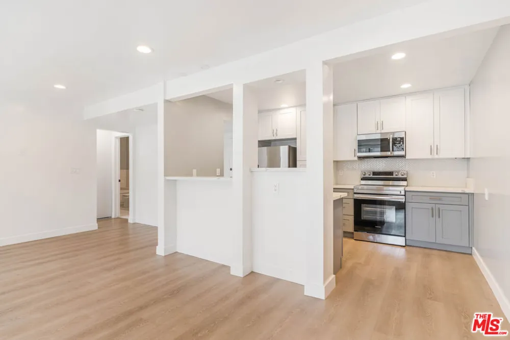 6275 Canterbury Drive #210 Culver City, CA 90230