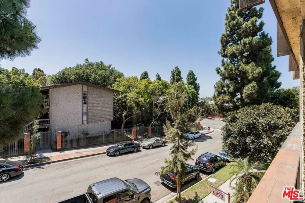 6275 Canterbury Drive #210 Culver City, CA 90230