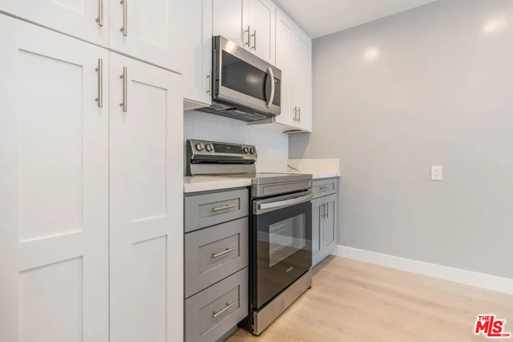 6275 Canterbury Drive #210 Culver City, CA 90230