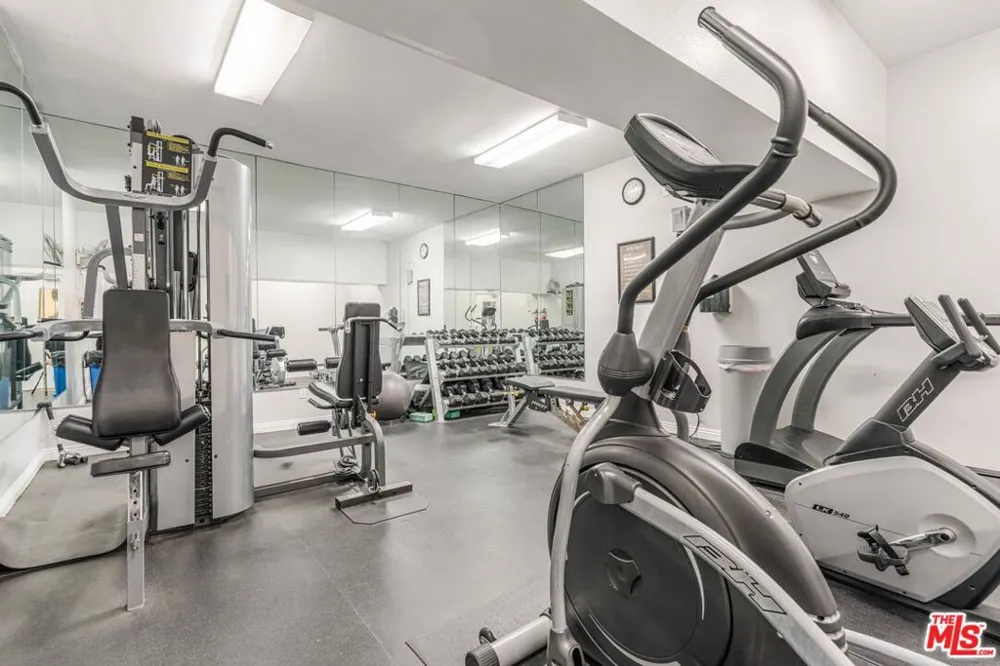 6275 Canterbury Drive #210 Culver City, CA 90230