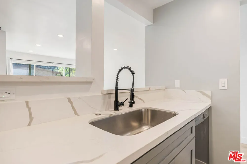 6275 Canterbury Drive #210 Culver City, CA 90230
