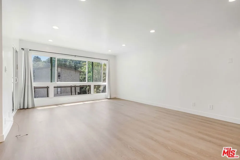 6275 Canterbury Drive #210 Culver City, CA 90230