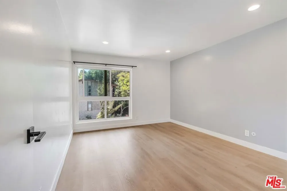 6275 Canterbury Drive #210 Culver City, CA 90230