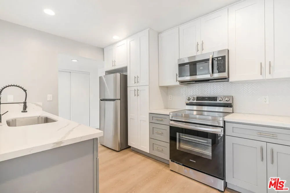 6275 Canterbury Drive #210 Culver City, CA 90230