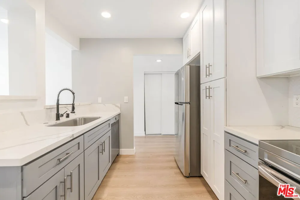 6275 Canterbury Drive #210 Culver City, CA 90230