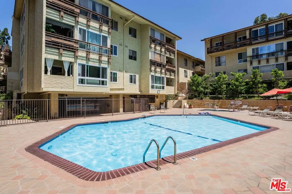 6275 Canterbury Drive #210 Culver City, CA 90230