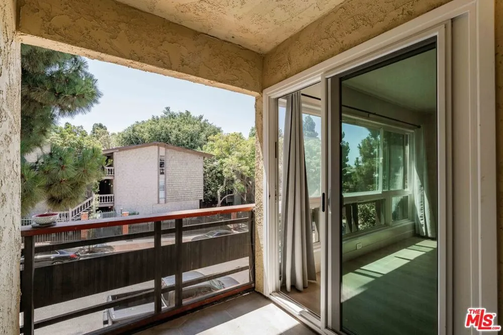 6275 Canterbury Drive #210 Culver City, CA 90230