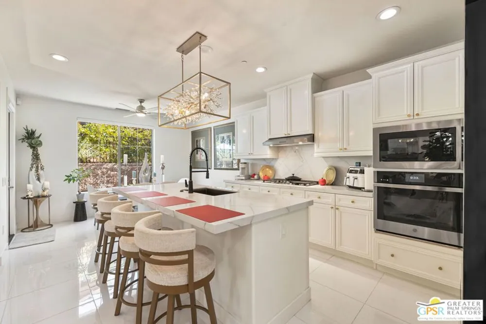 3246 Via Giorna Palm Desert, CA 92260