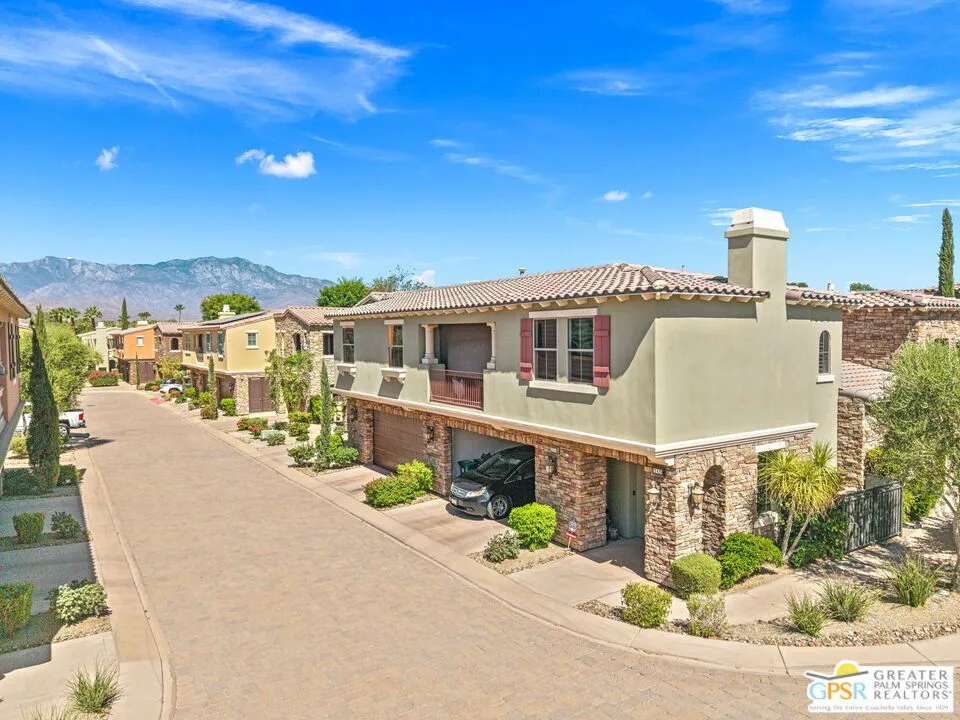 3246 Via Giorna Palm Desert, CA 92260