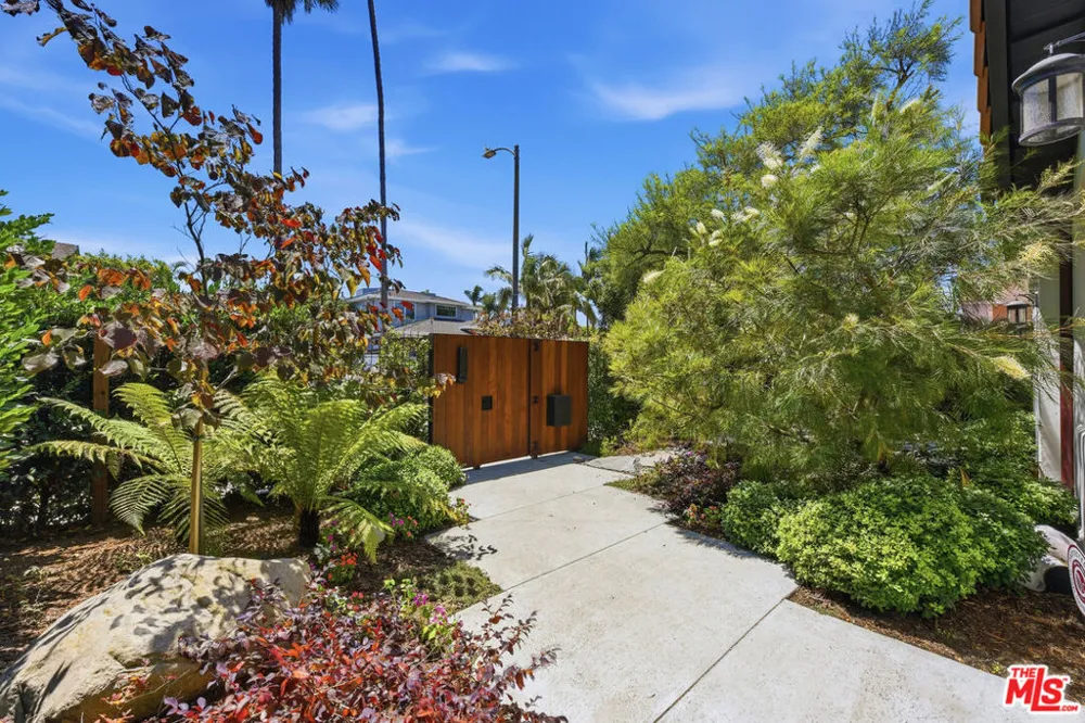 2900 Clune Avenue Los Angeles, CA 90291