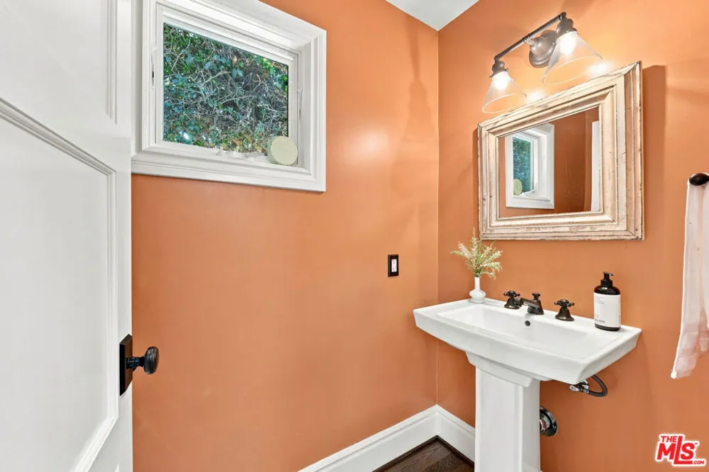 2900 Clune Avenue Los Angeles, CA 90291